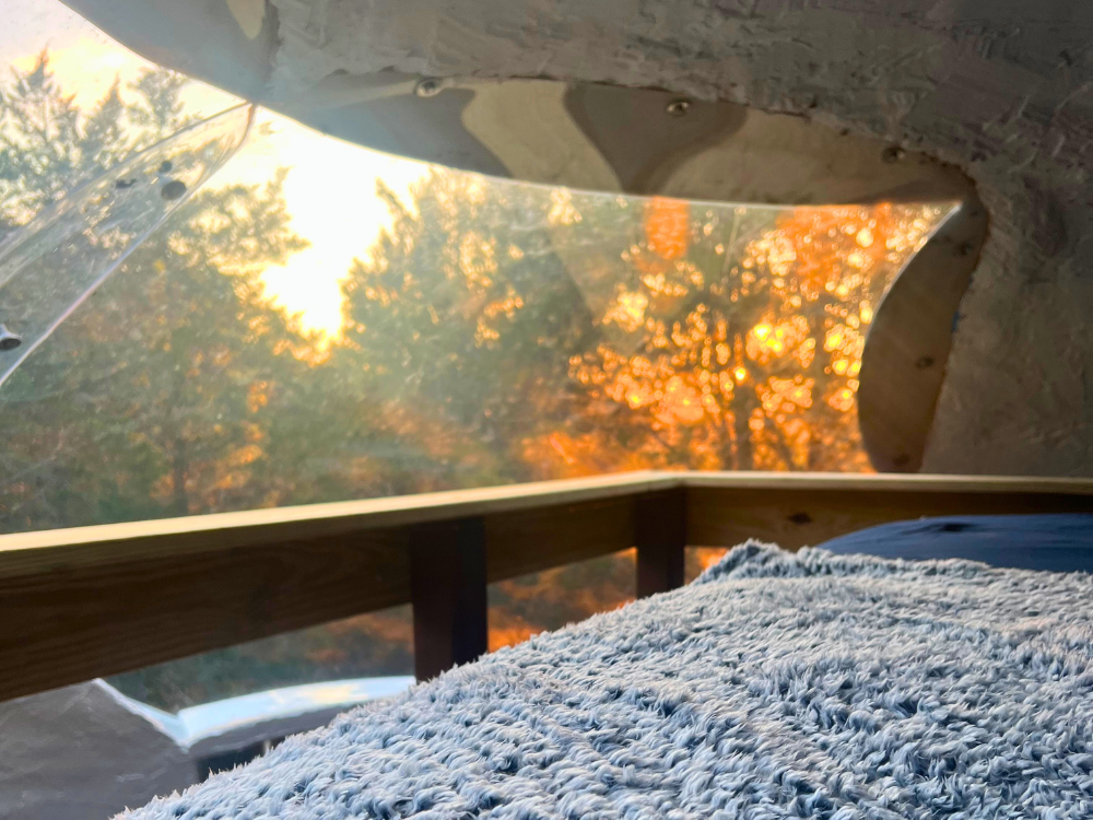 Watch the stars from bed King bed in the loft with view of the sky